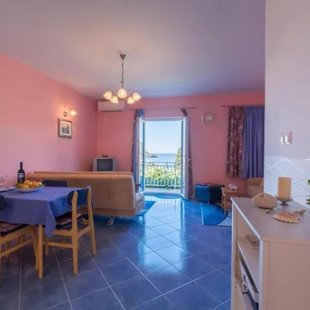 Saulan - One Bedroom With Balcony And Sea View *