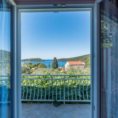 Saulan - One Bedroom With Balcony And Sea View アパート