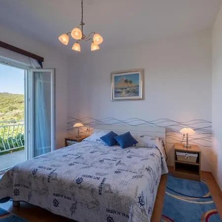 Saulan - One Bedroom With Balcony And Sea View アパート *